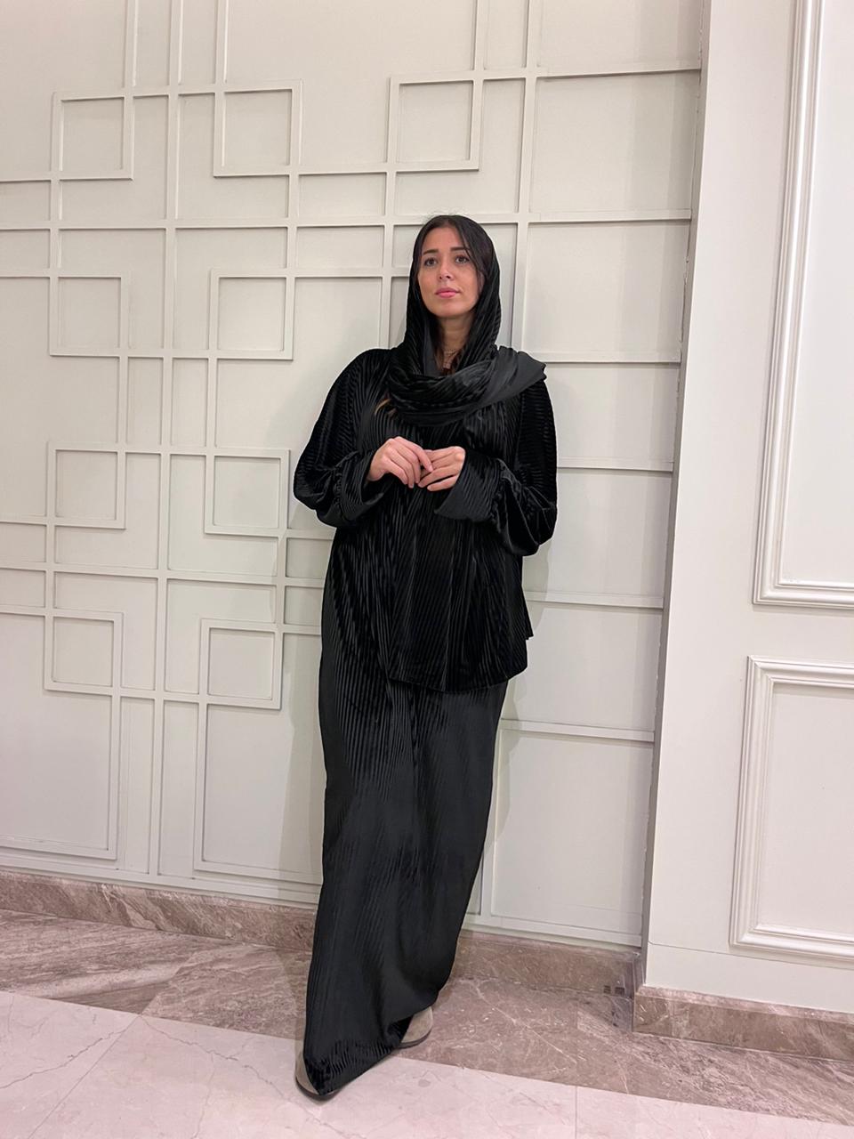 Black Velvet Pleated Esdal